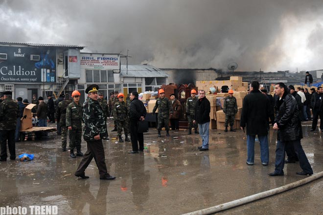 Пожар, возникший в одном из крупнейших торговых центров Азербайджана, потушен (ОБНОВЛЕНО-12) (Фотосессия)