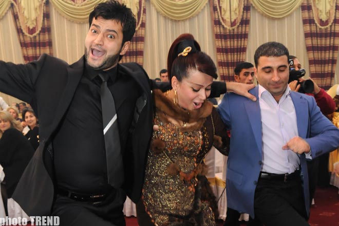 Азербайджанская танцовщица Фатима сыграла свадьбу брату (фотосессия)