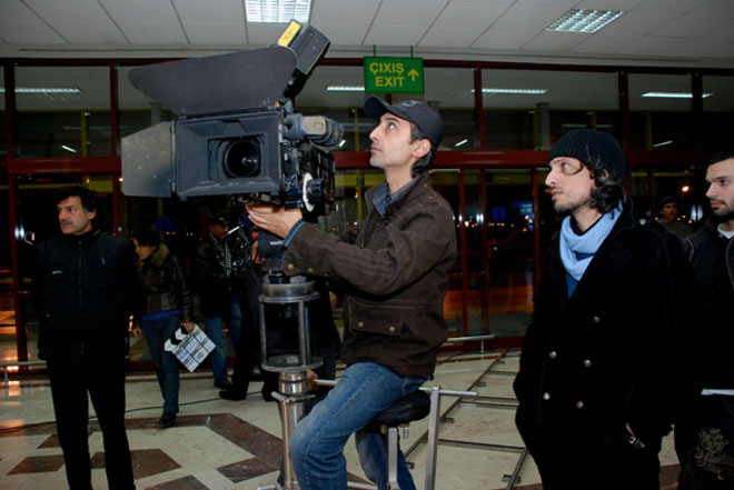 Съемочная группа азербайджанского фильма "Намерение" встречала год Быка с камерой и кинопленкой (фотосессия)