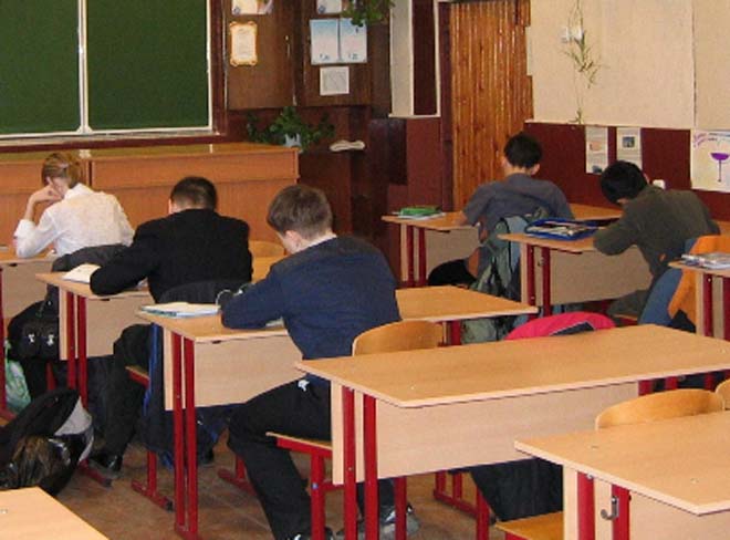 Уголовное дело возбуждено в отношении экс-директора школы в России, где избивали учительницу