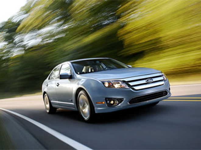 Ford Fusion борется с Toyota Prius за звание самого экономичного "гибрида"