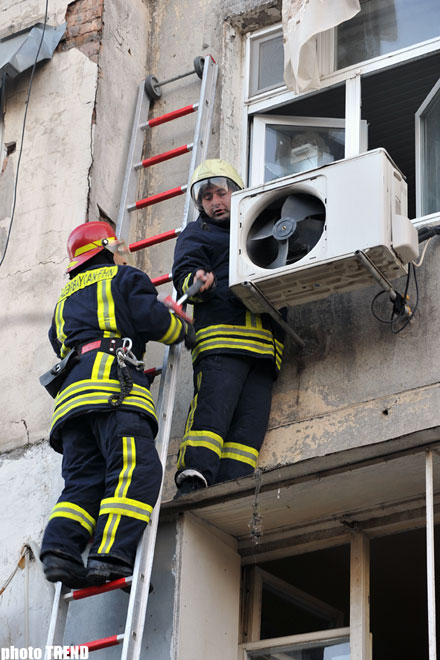 В жилом доме в Баку произошел взрыв, есть погибшие (фотосессия)