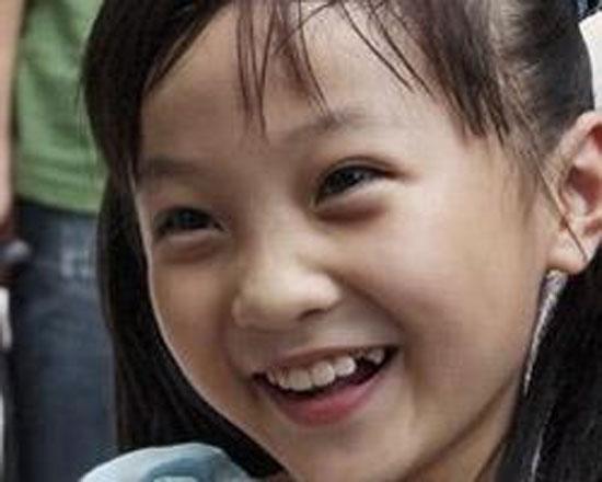 Китайская девочка непрерывно смеется на протяжении 12 лет