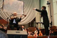 Азербайджанских музыкантов отца и сына Кулиевых не отпускали со сцены в Польше - Gallery Thumbnail
