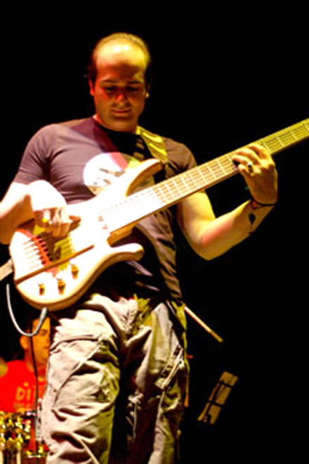 Рок-музыка в Иране под запретом – басс-гитарист Бабек Рияхипур