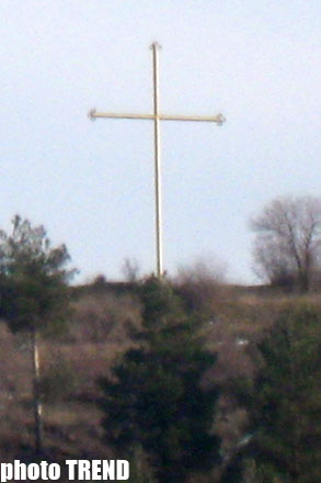 В азербайджанских селах Грузии устанавливаются христианские кресты - Gallery Image