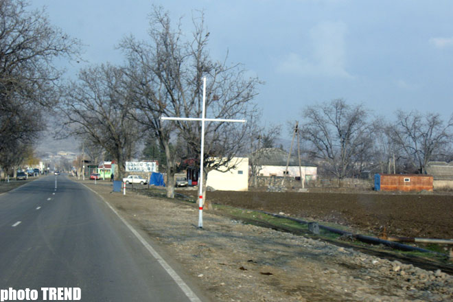В азербайджанских селах Грузии устанавливаются христианские кресты