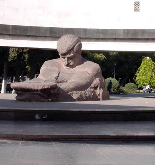 Мнения азербайджанских историков по поводу останков мемориала 26 бакинским комиссарам расходятся