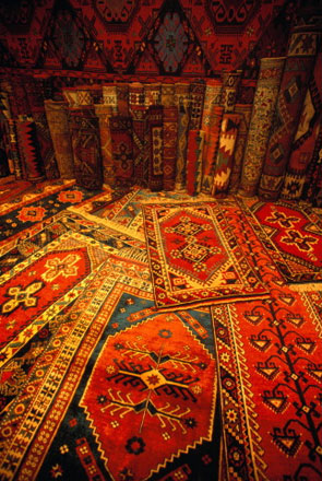 Azerbaijani carpets recognized as Iranian national heritage
