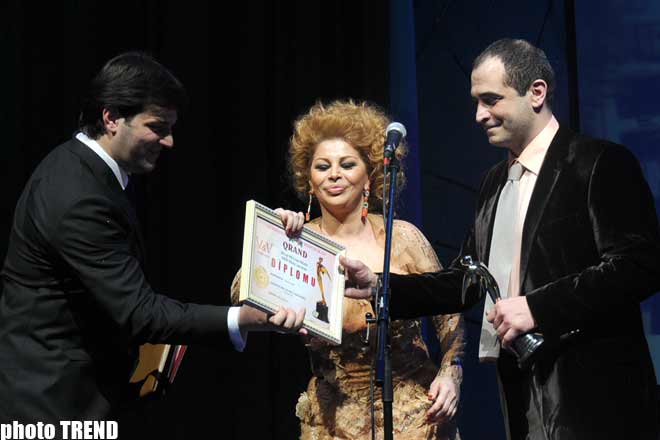 Народная артистка Азербайджана Айгюн Кязымова отказалась петь на вручении премии "Гранд" (фотосессия)