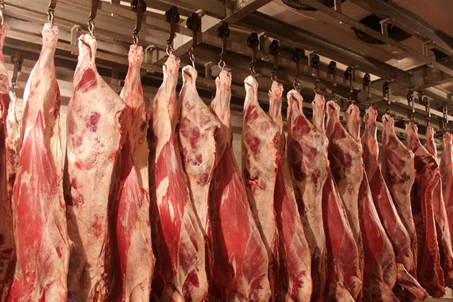 Иранский комитет помощи раздал азербайджанским беженцам четыре тонны мяса