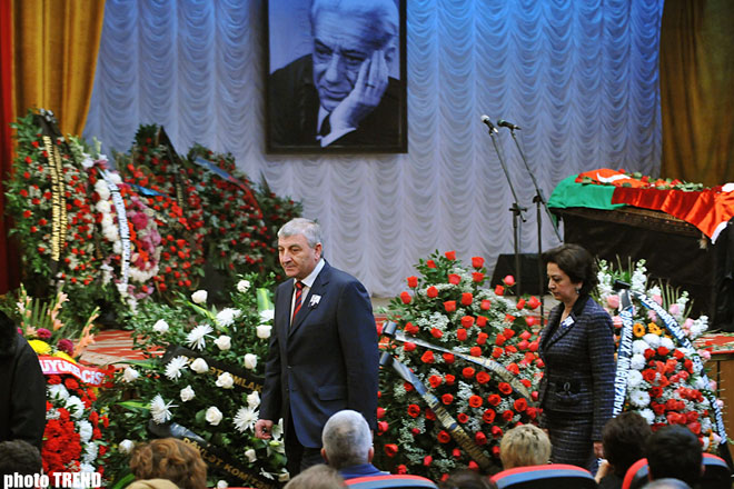 Азербайджанский народ остался без главнокомандующего национальной поэзии Бахтияра Вахабзаде (видео - фотосессия) - Gallery Image