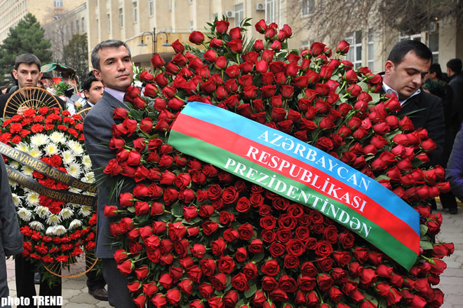 Общественность Азербайджана прощается с народным поэтом Бахтияром Вахабзаде (фотосессия) - Gallery Image