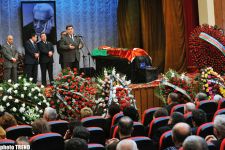 Азербайджанский народ остался без главнокомандующего национальной поэзии Бахтияра Вахабзаде (видео - фотосессия)