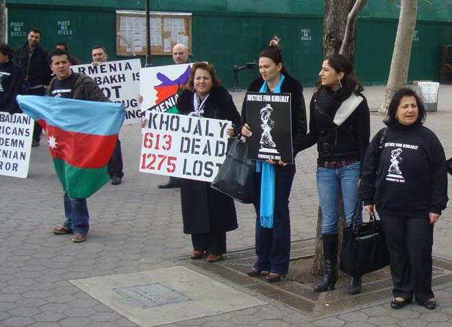 Перед зданием штаб-квартиры ООН в Нью-Йорке прошел пикет к годовщине трагедии в Ходжалах (фотосессия) - Gallery Image