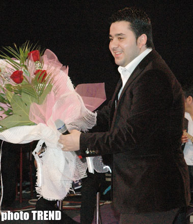 Турецкие музыкальные критики сулят победу азербайджанскому певцу Самиру Пириеву
