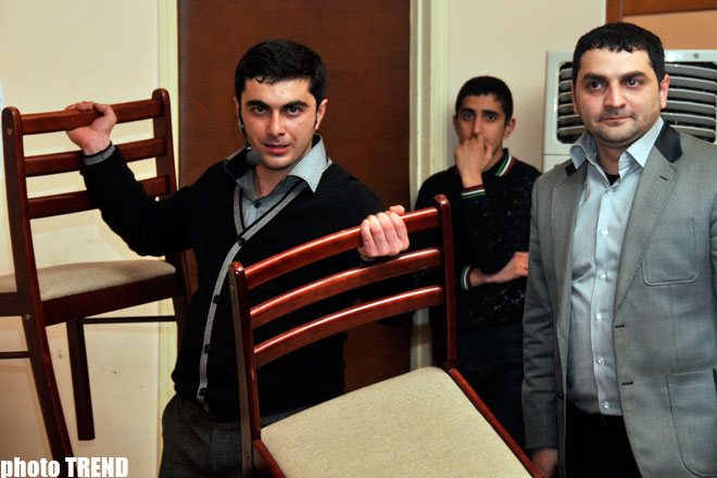 Почему азербайджанцам в Москве запрещают красить яйца и прыгать через костер? (фотосессия)