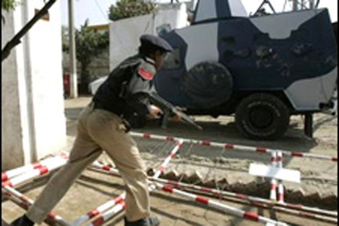 Twin blasts kill 4 in central Pakistani city