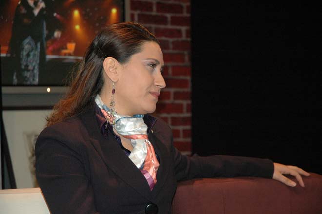 Азерин вновь станет ведущей на турецком телеканале