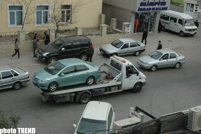 Azərbaycan yol polisi avtomobillərin evakuasiyası ilə bağlı yaranan narazılığa aydınlıq gətirib