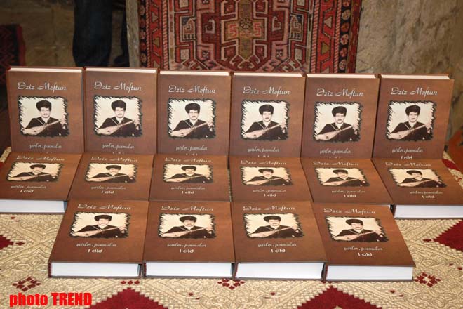 В Баку почтили память азербайджанского поэта Азиза Мафтуна (фотосессия)