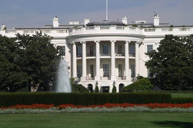 Beyaz Saray'a atılan metal cismin tehlike arz etmediği belirtildi