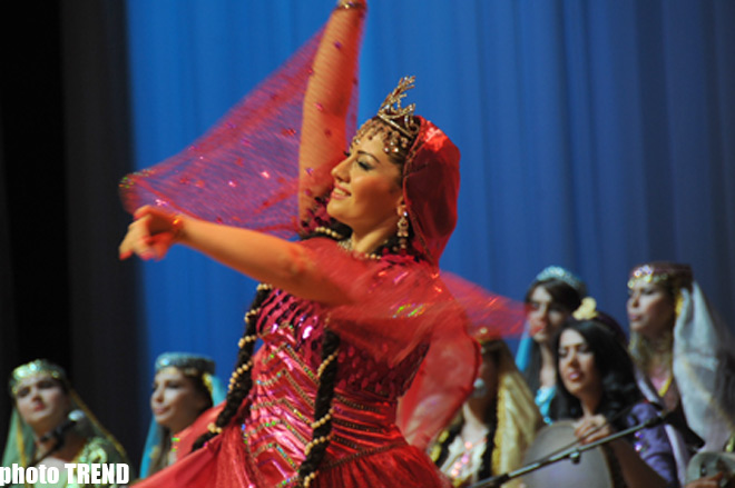 Азербайджанская танцовщица Фатима Фаталиева выступила в защиту древних народных танцев