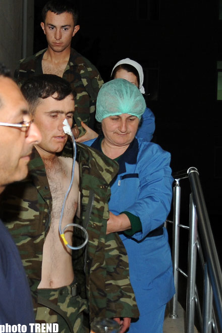 Обнародованы имена солдат, продолжающих лечение после отравления в военчасти в Баку