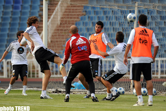 Сборная Испания по футболу перед игрой со сборной Азербайджана (фотосессия)