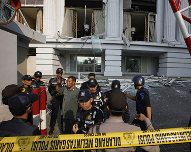 Полиция идентифицировала личность одного из террористов, совершивших взрывы в Джакарте