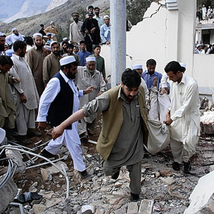 Четыре человека погибли, десятки ранены при взрыве в пакистанском городе Пешавар