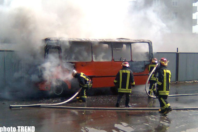 Рядом с комплексом Бакинского международного автовокзала сгорел автобус