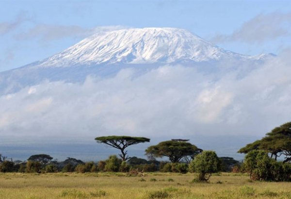 10 yaşlı uşaq Kilimancaroya qalxır