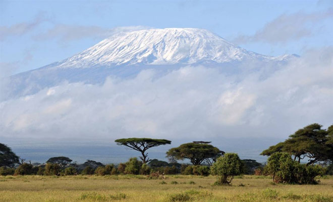 10 yaşlı uşaq Kilimancaroya qalxır