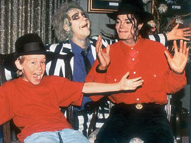 Фанат Майкла Джексона купил шляпу кумира за 17,5 тыс евро на аукционе в Париже