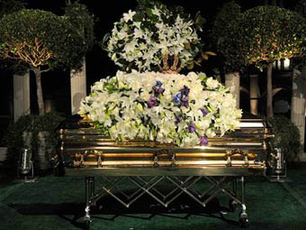 Майкл Джексон похоронен в Лос-Анджелесе на кладбище Forest Lawn Glendale