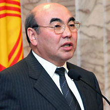 За нынешними событиями в Кыргызстане стоят американские спецслужбы - экс-президент Кыргызстана