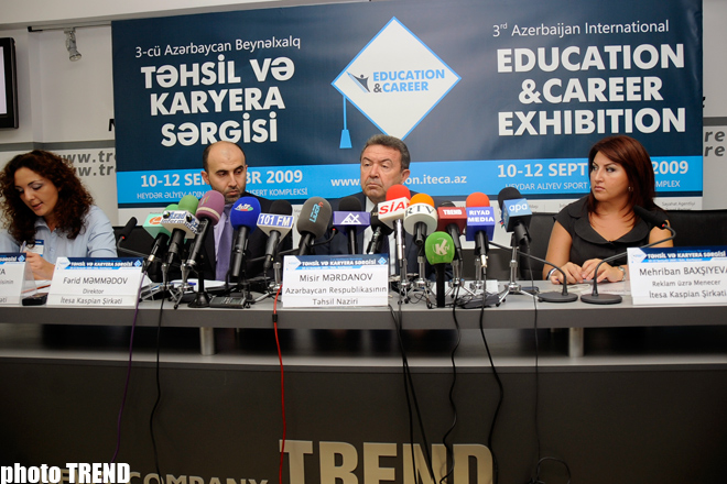 Министр образования Азербайджана недоволен уровнем участия образовательных учреждений в международной выставке