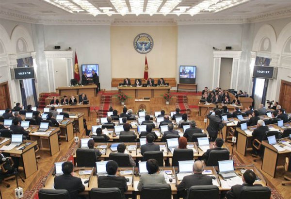 Парламент Кыргызстана соберется на внеочередную сессию 8 августа