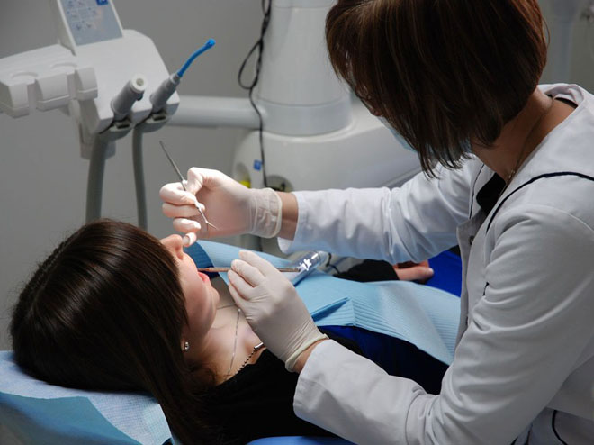 Ученые рассказали о вреде зубных протезов
