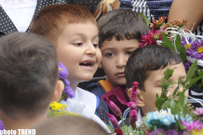 В Азербайджане 125 тысяч детей стали первоклашками (фотосессия)