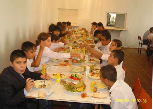 Azerbaijani Irali Public Union congratulates orphans on Ramadan holiday