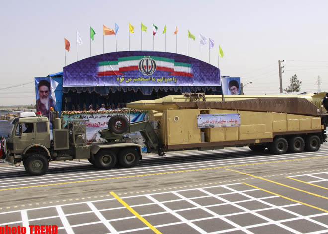 Ballistic missiles demonstrated at Iranian military parade