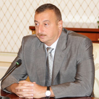 Президент Ильхам Алиев вручил народному артисту Алибабе Мамедову орден "Истиглал"