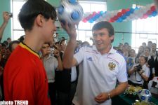 Делегация Российского футбольного союза в гостях бакинских школьников (фотосессия)