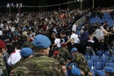 В Баку на матче Азербайджан-Россия произошло жесткое столкновение болельщиков (видео-фотосессия)