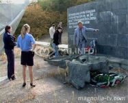 Прокурор пожелал изменить приговор армянину, разрушившему памятник азербайджанцам (фотосессия)