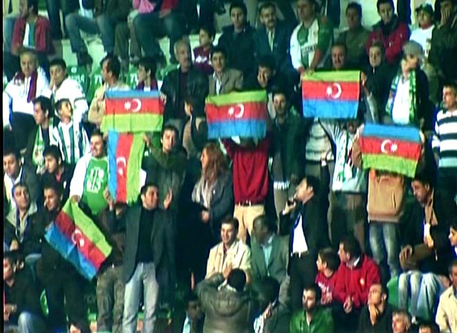 Bursa valisi Azərbaycan bayraqlarının futbol matçına buraxılmaması ilə bağlı açıqlama verib - Gallery Image