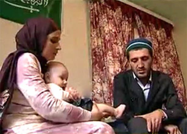 Ребенок, на теле которого появляются суры из Корана, в Москву не приедет