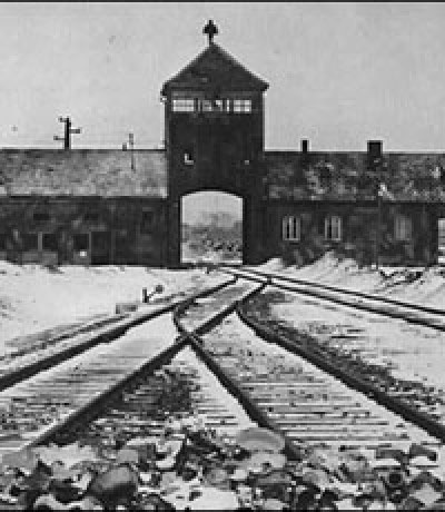 Внук коменданта Освенцима предложил музею Холокоста выкупить "сувениры" его деда